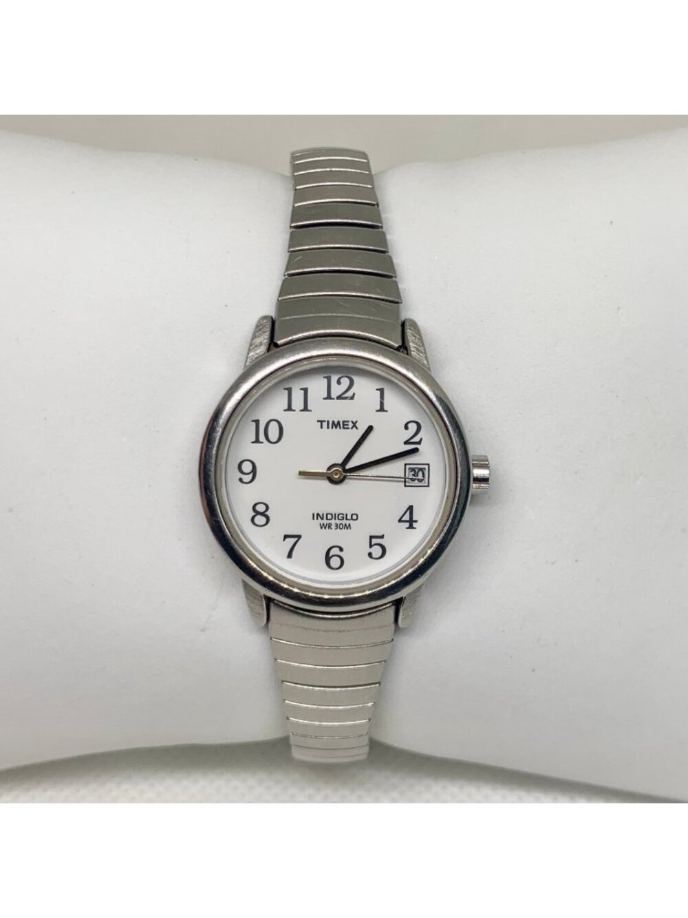 Timex indiglo silver tone women watch date indicator 25mm quartz analog running